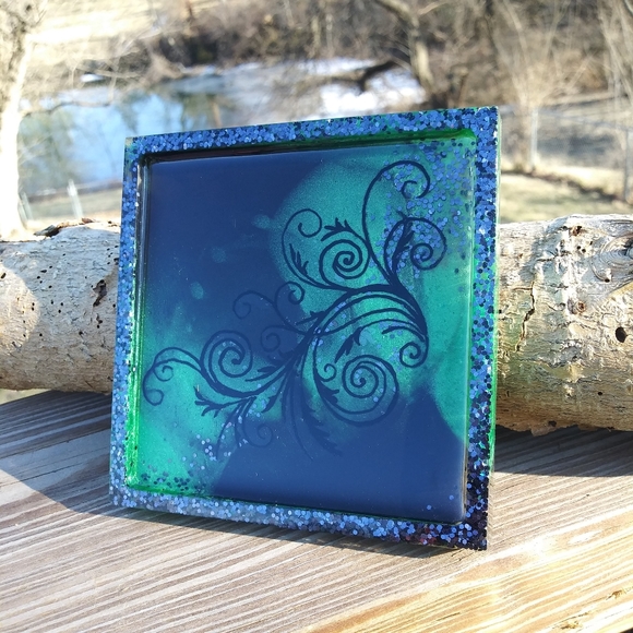 Hand Drawn Filigree Shiny Epoxy Resin Coaster Art - Picture 3 of 12